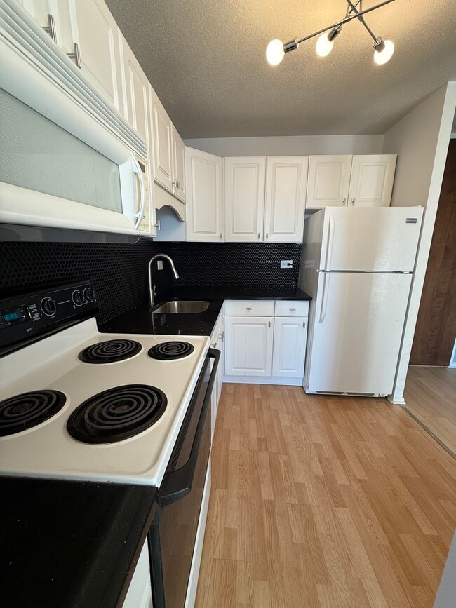 Building Photo - 5100 N Marine Dr