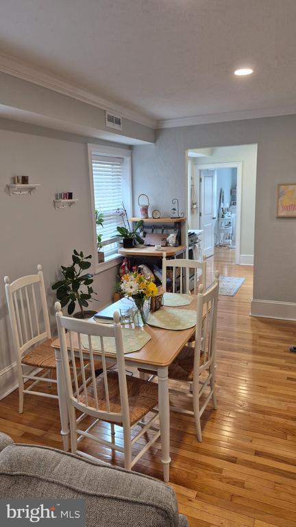 Building Photo - 230 Pine St