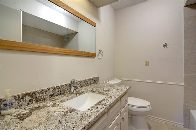 Building Photo - 2501 Glenhaven Dr