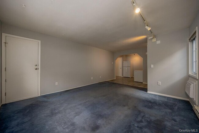 Building Photo - 219 Fox Run Ln