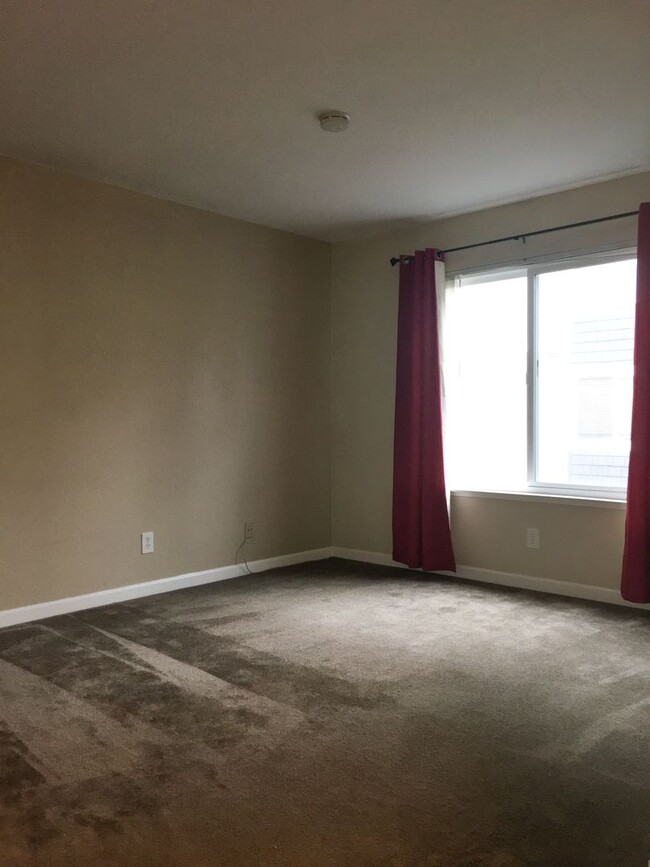 Building Photo - Charming 2 Bed 2 Bath Condo in Downtown Sa...