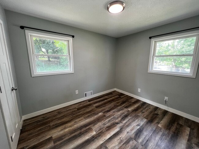 Building Photo - Rent Special!!! Rent Controlled - 3Bedroom Side by Side Duplex!