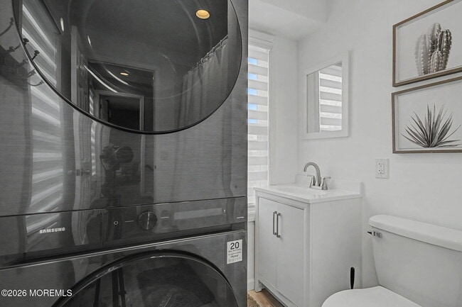 Building Photo - 148 Heck Ave