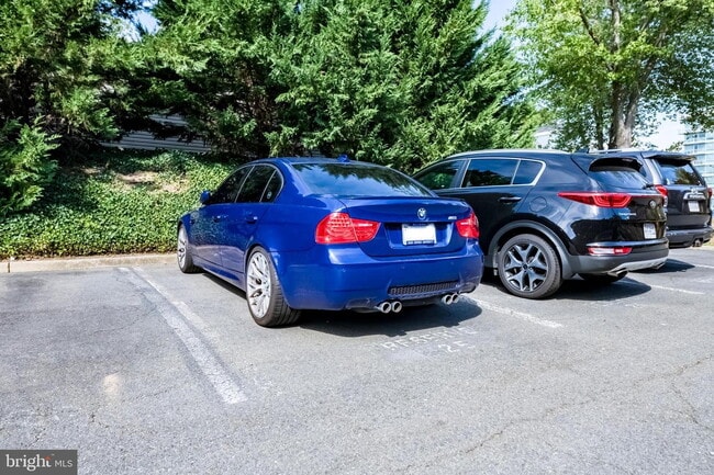 Building Photo - Elegant Arlington Residence with Comfortable Living and Ideal Location