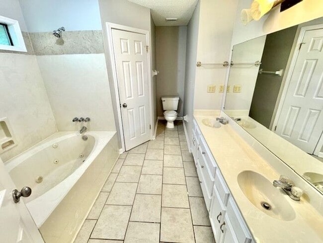 Building Photo - Now Leasing in Cordova, 4-Bedroom 2.5 Bath...