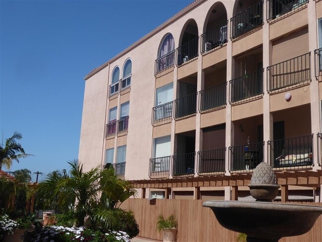Building Photo - 4730 Noyes St