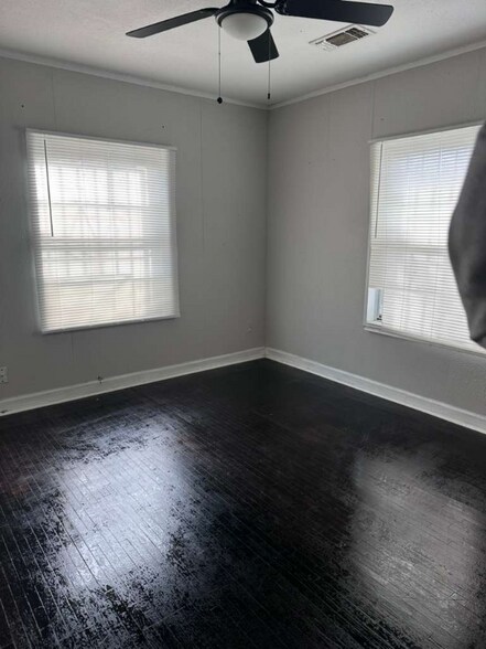 Building Photo - 5134 Hillburn Dr