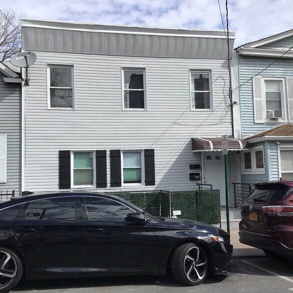 Building Photo - 216 69th St