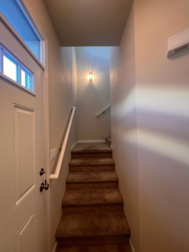 Building Photo - 174 Willow View Circle