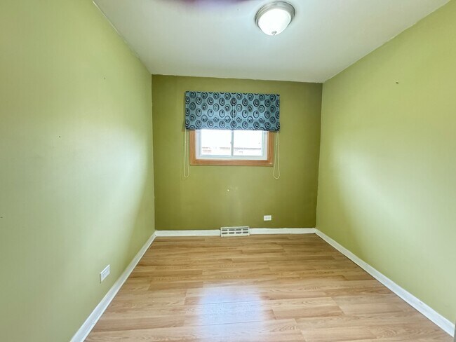 Building Photo - 9 E Judith Ann Dr