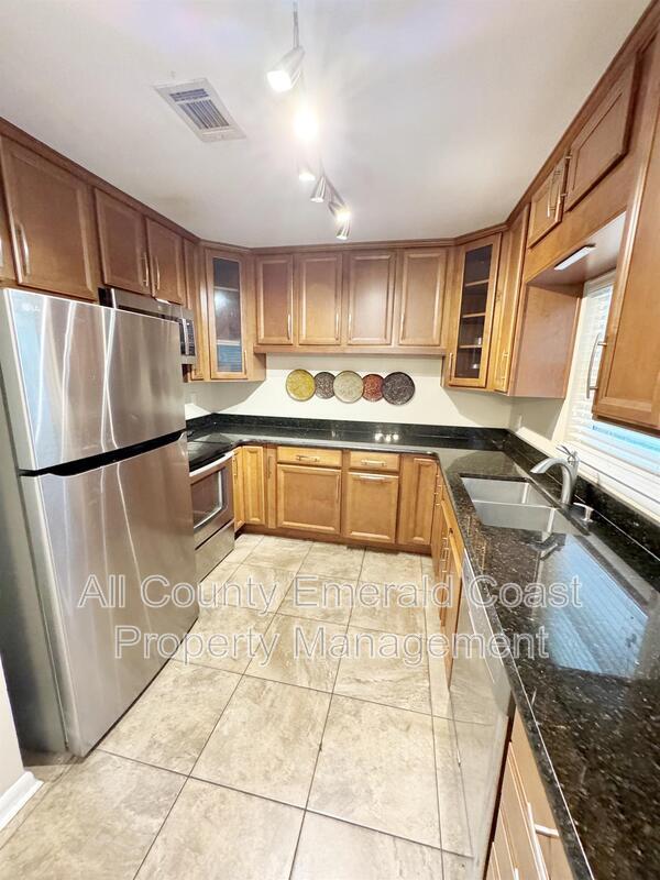 Building Photo - 506 Trenton St