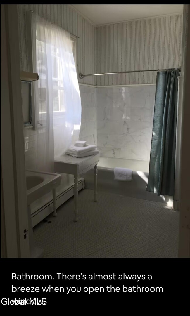 Building Photo - 630 N Broadway