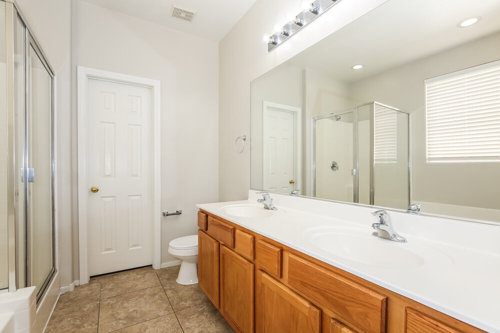 Building Photo - 5633 N Lookout Crest St