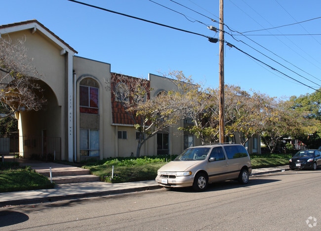Building Photo - Villa Paschal Apartments