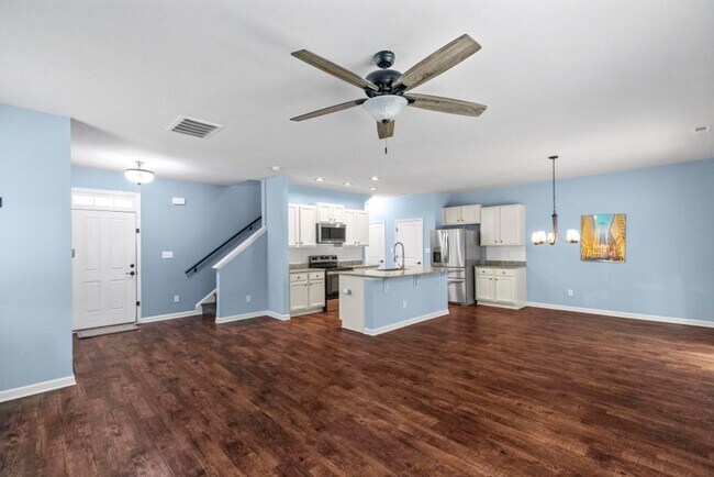 Building Photo - Coastal Living in Sneads Ferry – Open Floor Plan & Cul-de-Sac Lot