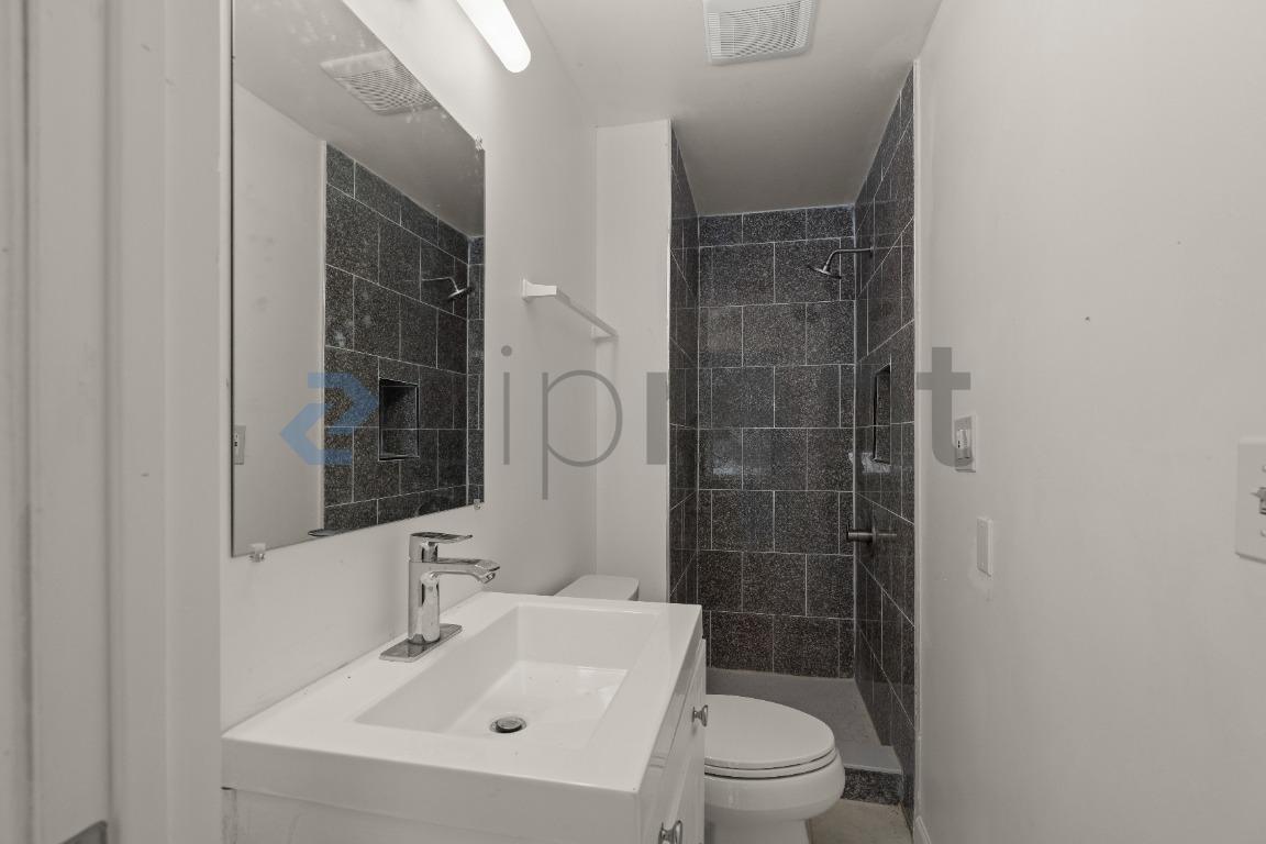 Building Photo - Unit