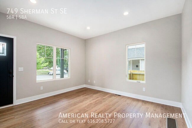 Building Photo - 749 Sherman St SE