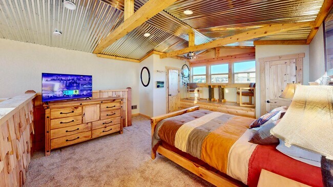 Building Photo - Beautiful Home on 10 Private Acres