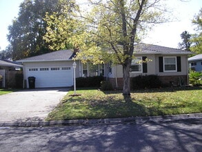 Building Photo - Central Roseville -  4 Bed, 2 Bath - Single Story - Separate Living and Family Rooms - Large Yard