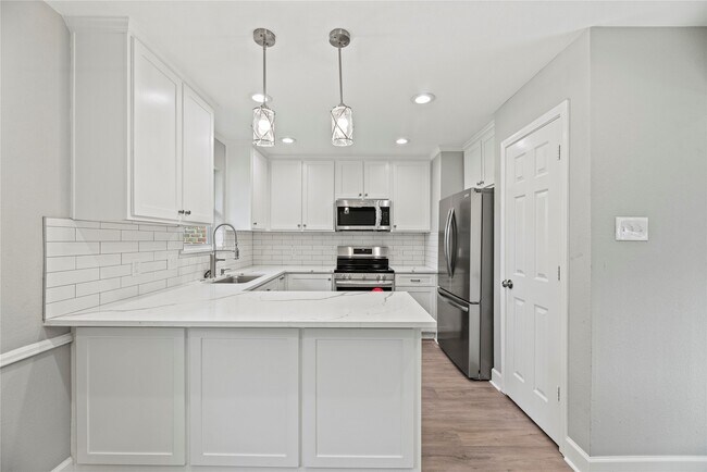 Building Photo - 3031 Jenny Dr