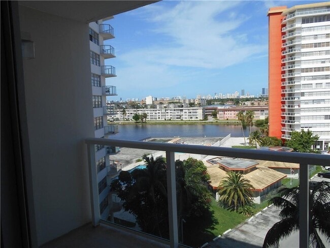 Building Photo - 1301 NE Miami Gardens Dr