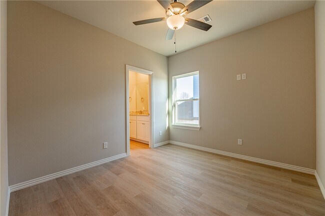 Building Photo - 1603 SW Casuarina Dr