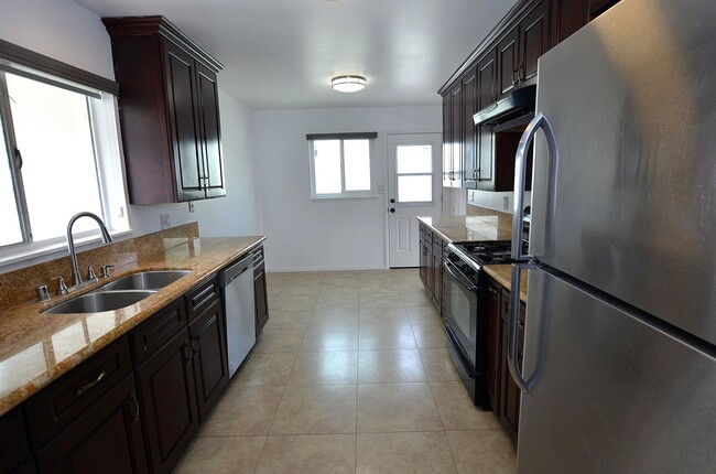 Building Photo - 151 Acacia Way