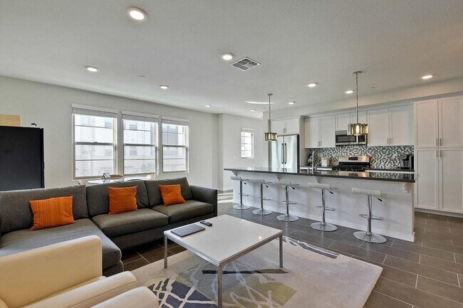 Building Photo - Spacious 4 bedrooms 4.5 bath town home for...