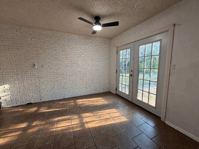 Building Photo - 3 Bed 2 Bath in Midwest City