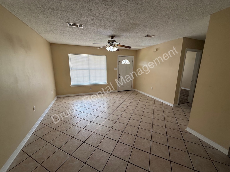 Building Photo - 508 Cedar Ln