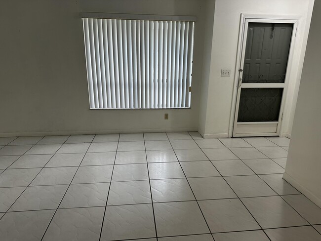 Building Photo - 6049 Olivewood Cir