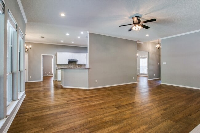 Building Photo - 7120 Axis Ct