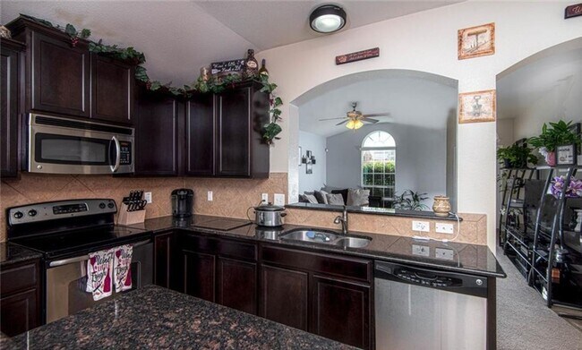 Building Photo - 3-bedroom 2-bathroom home located in Yowell Ranch! HOUSING ACCEPTED!