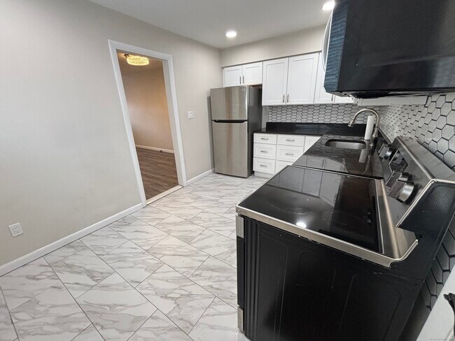 Building Photo - 7 Arch St