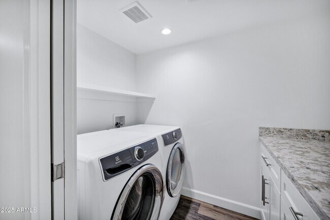 Building Photo - 11459 N 56th St