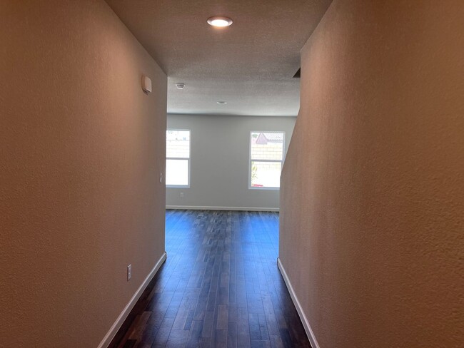 Building Photo - Near New 3BR with All Appliances close to ...