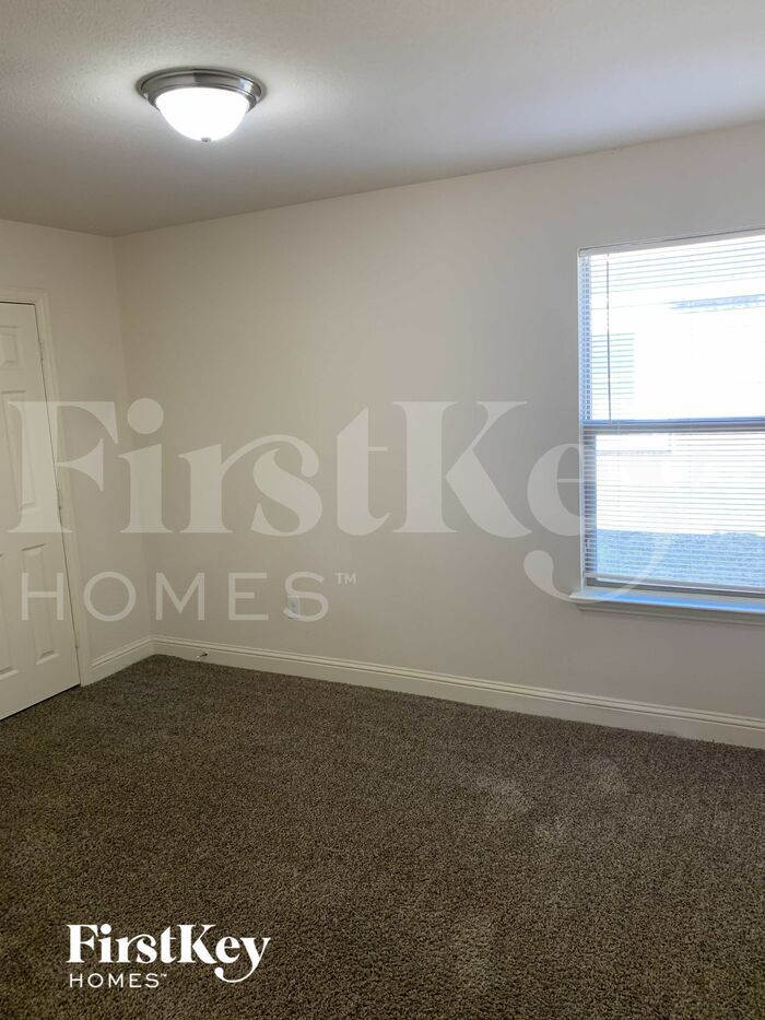 Building Photo - 949 Abigale Ln