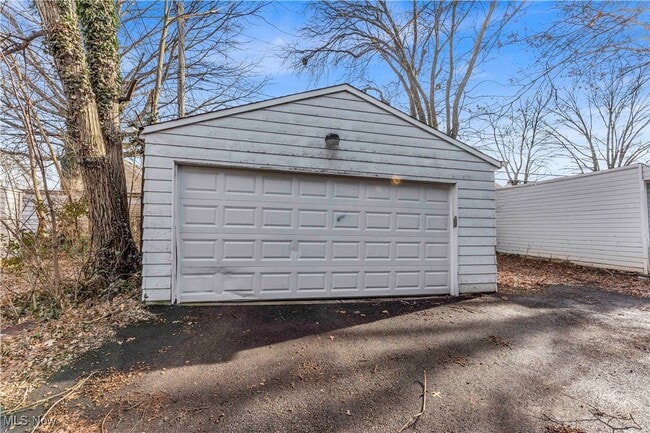 Building Photo - 917 Helmsdale Rd