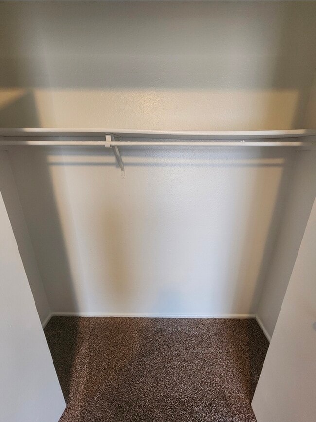 Building Photo - 3 bed 2 bath home