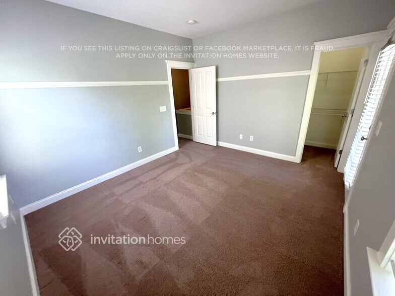 Building Photo - 15527 Barnsbury Dr