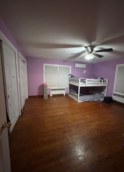 Building Photo - 183 E Main St