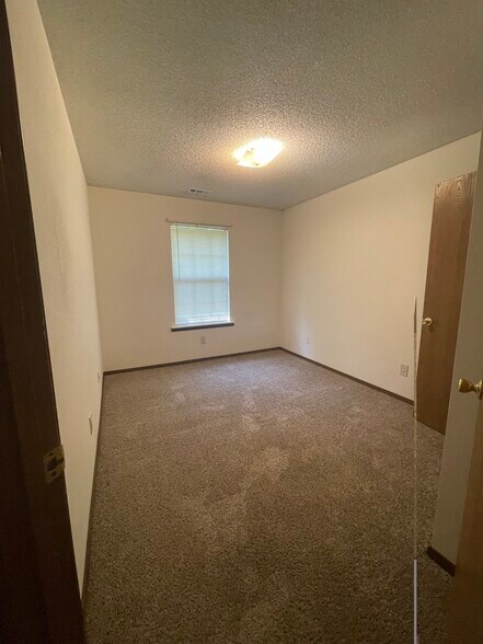 Building Photo - 220 Mount Hope Ct