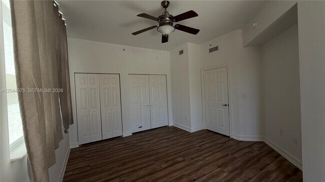 Building Photo - 3001 NE 185th St