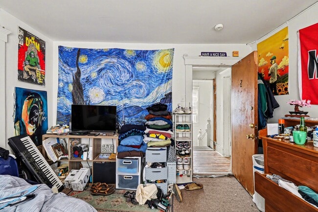 Building Photo - 606 Catherine St