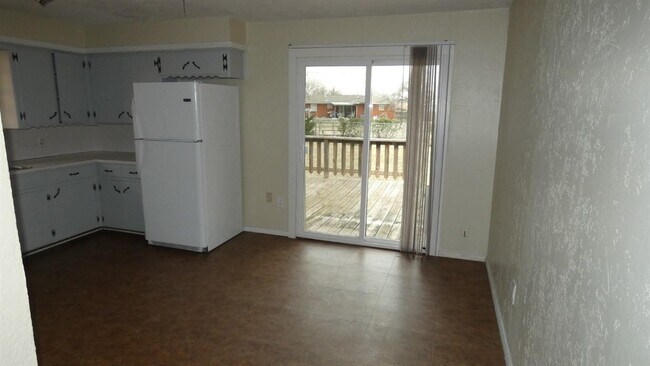 Building Photo - 605 SW 45th St