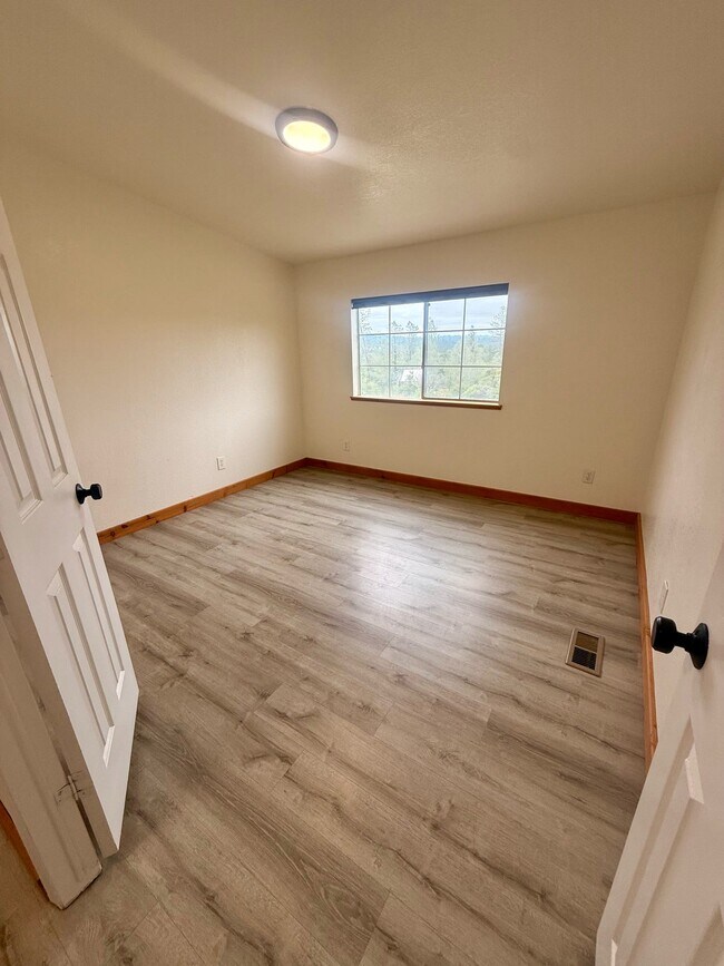 Building Photo - 14555 E Van Tam Way