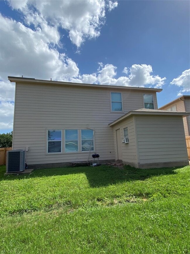 Building Photo - 13308 Dearbonne Dr