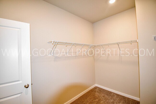 Building Photo - 4 Bed 2 Bath Home in the Waukee School Dis...