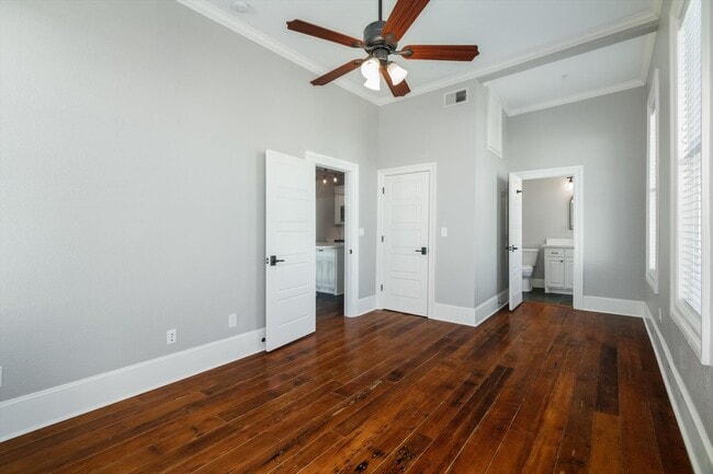 Building Photo - 405 24th St