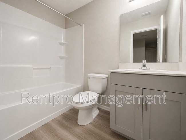 Building Photo - 13029 Oak Hill Way